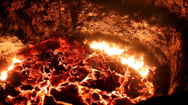 Gießerei, Schmelzen von Eisen in Öfen — Stockvideo