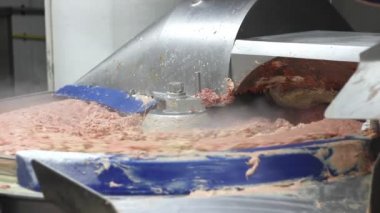 Karıştırma işlemi eti ve baharat