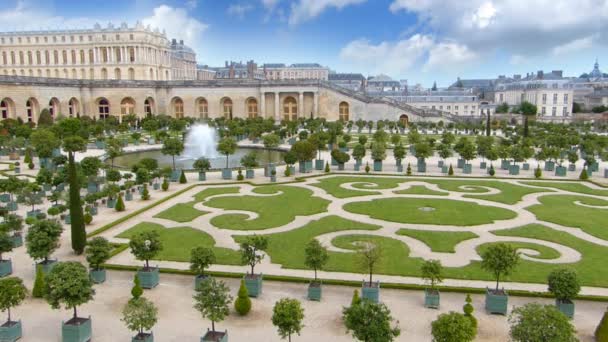 Pałac w Wersalu, fontanna i ogród w Paryżu Francja — Wideo stockowe