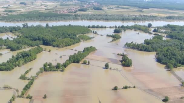 Вид с воздуха на реку Сава в Сербии — стоковое видео