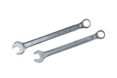 Çift taraflı İngiliz anahtarı beyaz arkaplanda izole edildi