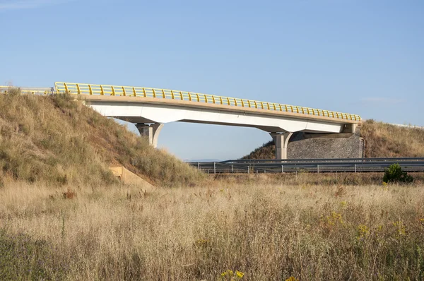 Überführung in einer Autobahn in der Provinz Leon lizenzfreie Stockbilder