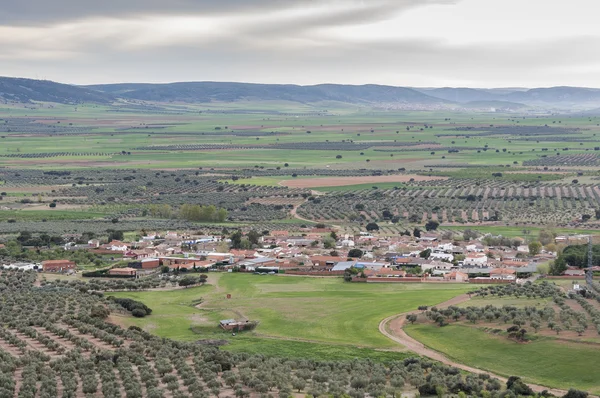 Small hamlet in an agricultural landscape in La Mancha — Stock Photo, Image