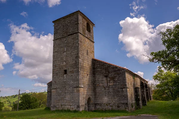 Saint Peter Vincula教堂 西班牙文的San Pedro Vincula教堂 它建于17世纪 位于坎塔布里亚省Lierganes市 — 图库照片
