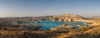 Algeciras rezervuarının manzarası. Alhama de Murcia, İspanya 'nın Murcia eyaletinde yer alan bir şehirdir.