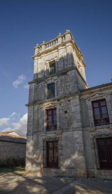 Goyeneche Sarayı 'nın Kulesi, İspanya' nın Madrid eyaletindeki Nuevo Baztan şehrinde 18. yüzyıldan kalma bir bina.