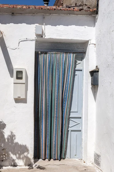 Casa tradicional en una pequeña aldea en La Mancha —  Fotos de Stock