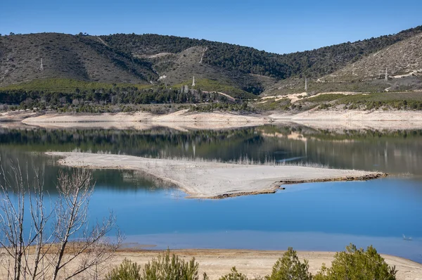 Blick auf den Buendia-Stausee — Stockfoto