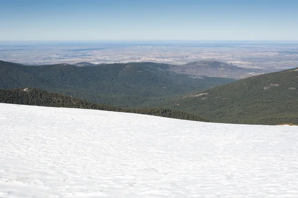 Utsikt över Guadarrama bergen — Stockfoto