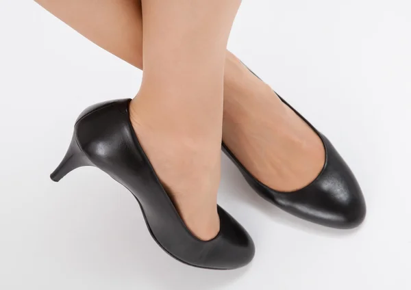 Samičí nohy v černých botách — Stock fotografie
