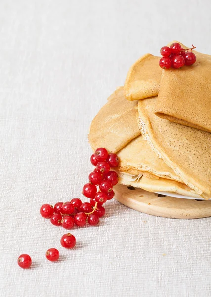 Grosella roja y tortitas —  Fotos de Stock