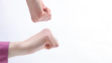 Kadın başparmak aşağı