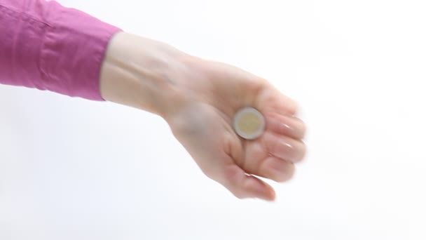 손 보여주는 동전 — 비디오