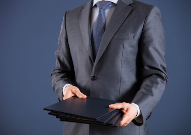 Klasörleri olanak veren işadamı