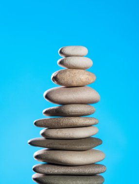 Çakıl-taşlardan piramit