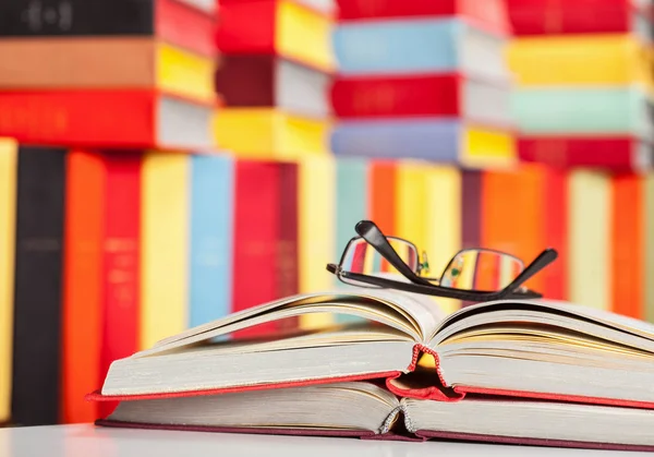 Opened book and glasses — Stock Photo, Image