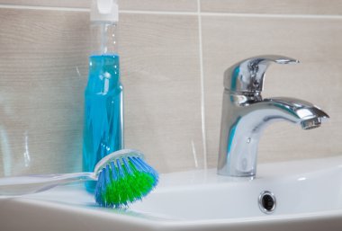 İçin banyo temizleme gereçleri