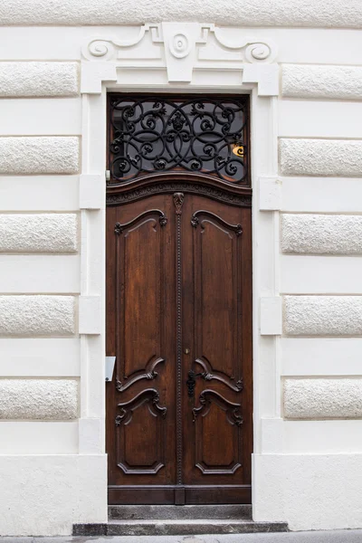 Dörrar av en byggnad, Vienna — Stockfoto