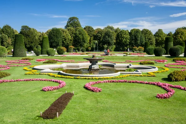 Schöner Sommerpark Schonbrunn — Stockfoto
