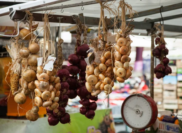 Bahar piyasada taze sebze