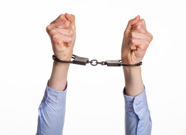 Elleri kelepçeli mans