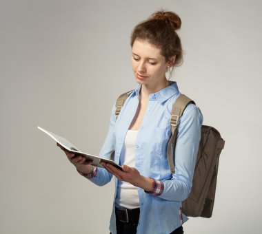 Bir defter tutan güzel kız