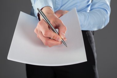 Belgeleri ulaşan işkadını