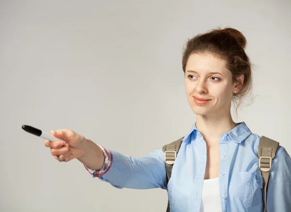 Studente che punta a qualcosa con il pennarello — Foto Stock