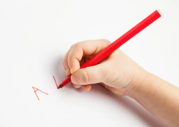 Hand eines Kindes beim Schreiben von Briefen — Stockfoto