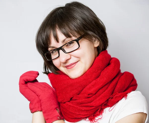 Fille en gants rouges et une écharpe — Photo