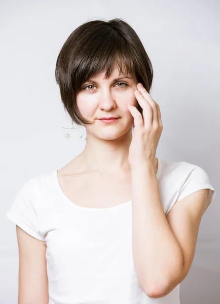 Portret van een mooie jonge vrouw — Stockfoto