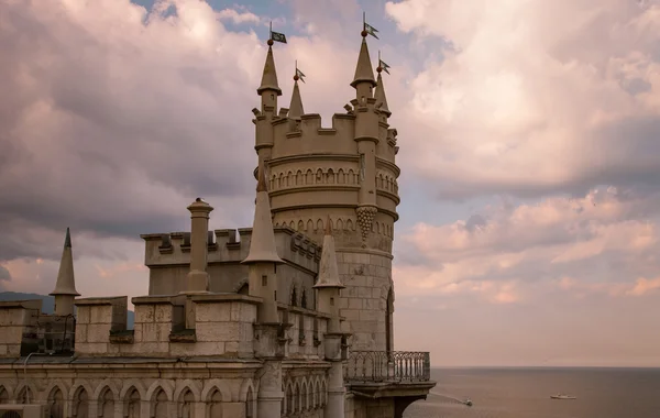 Castle jaskółcze gniazdo w pobliżu Yalta — Zdjęcie stockowe