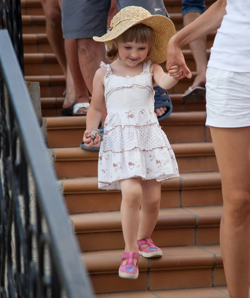 Mother holding daughter's hand — Stock Photo, Image