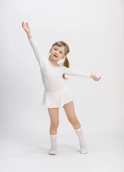 Charmig liten flicka dansa — Stockfoto