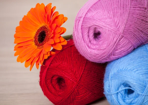 Colorful skeins of yarn — Stock Photo, Image