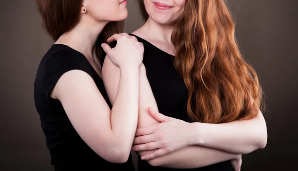 Deux jeunes femmes méconnaissables — Photo