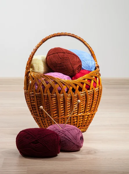 Woolen yarn in a braided basket — Stock Photo, Image