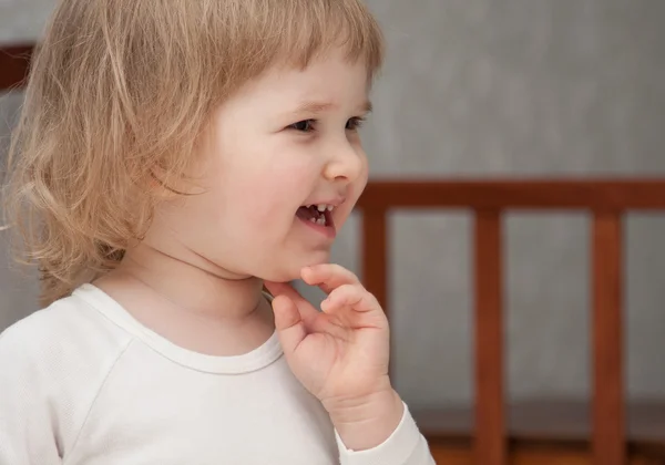 Retrato de una niña sonriente —  Fotos de Stock