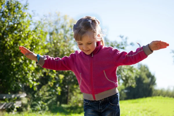 Affascinante bambina — Foto Stock