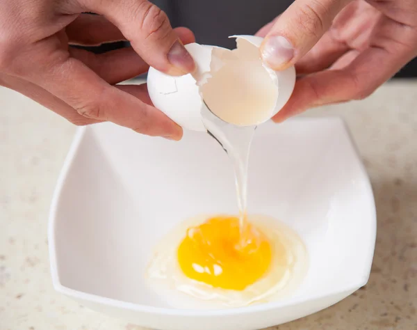 Female hands holding cracked egg — Stock Photo, Image