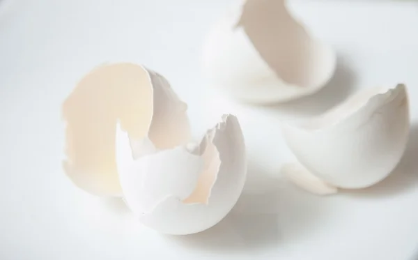 Rozbite skorupki jaj zbliżenie się — Zdjęcie stockowe
