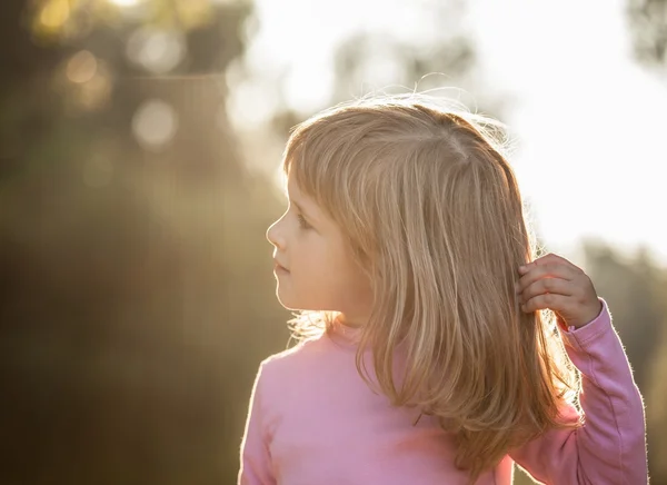 Portrait de petite fille souriante — Photo