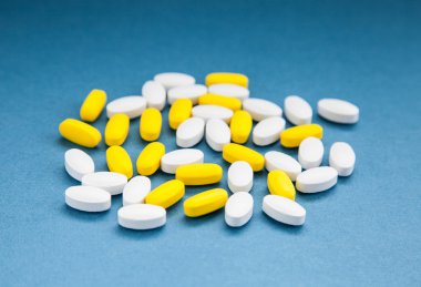 Beyaz ve sarı tabletler