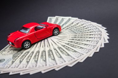 Dolar oyuncak kırmızı araba