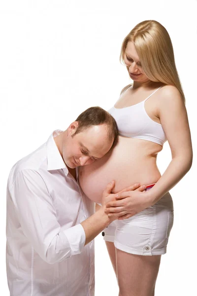 与丈夫一起怀孕的妇女 — 图库照片