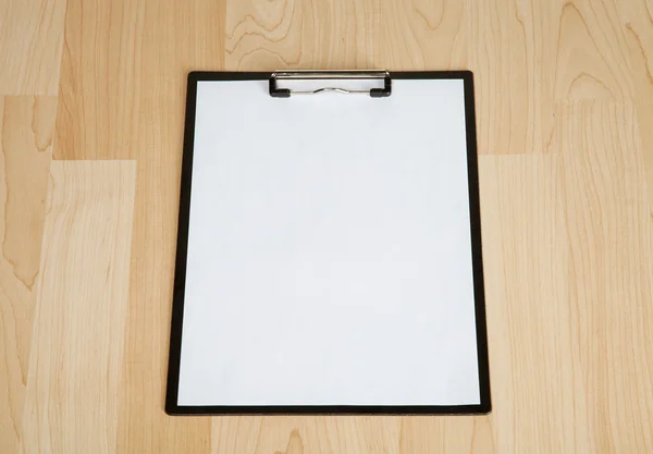 Clipboard with blank paper — Stock Photo, Image