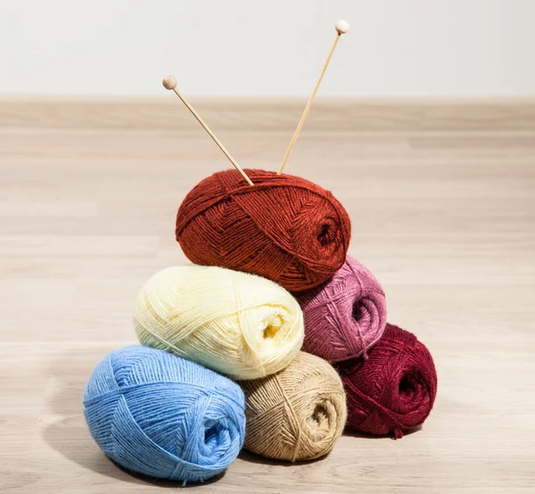 Skeins of yarn with knitting needle — Stock Photo, Image
