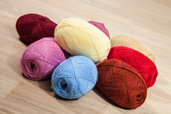 Colorful skeins of yarn — Stock Photo, Image