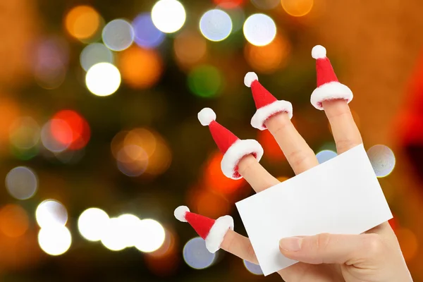 Mão segurando claro cartão de Ano Novo — Fotografia de Stock