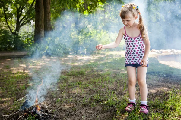 Pretty little girl near brome — Stock Photo, Image